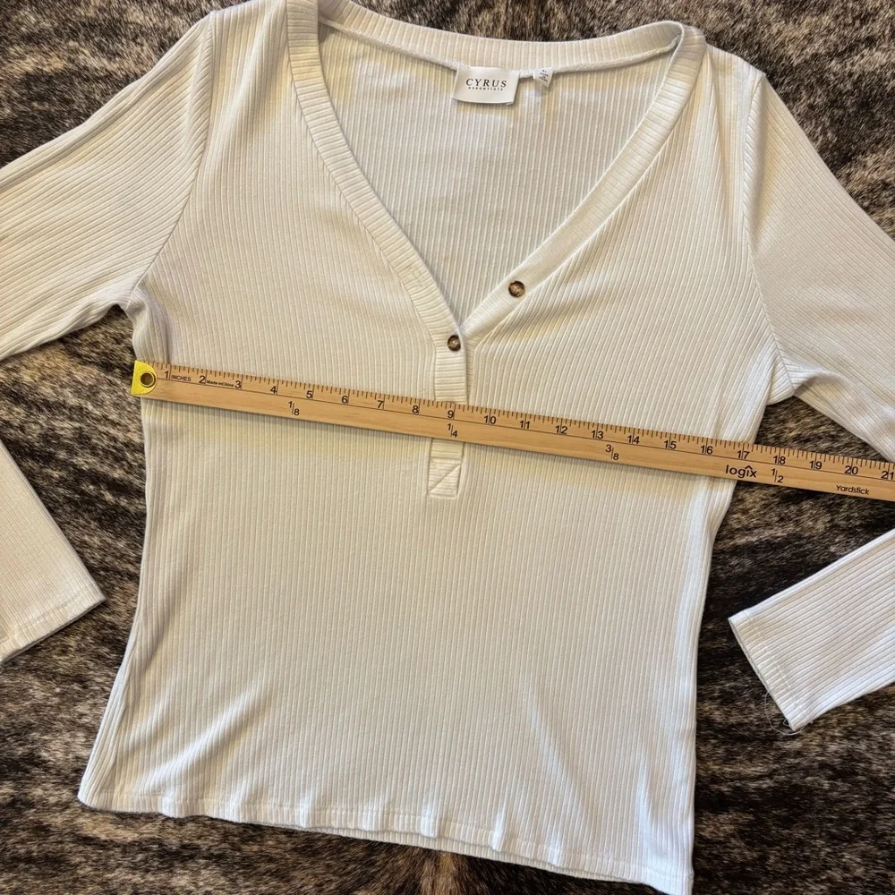 Cyrus Essentials Women’s White Long Sleeved Shirt Size Large - Picture 8 of 8